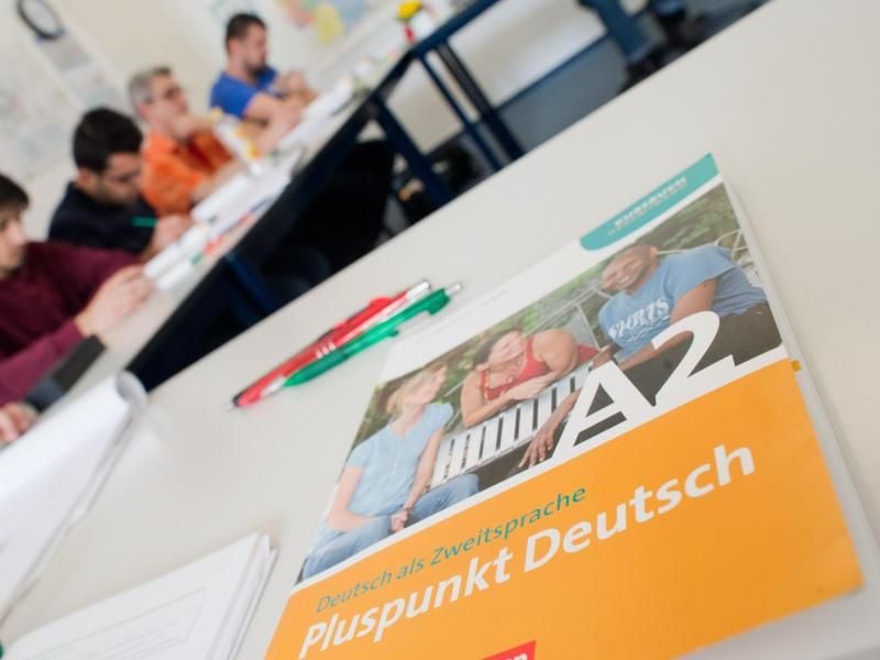 Bei einer Verweigerung von Integrationsangeboten können künftig Leistungen gekürzt werden. Foto: Julian Stratenschulte/Archiv