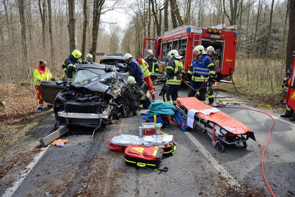 Eine 55-Jährige wurde beim Unfall auf der L243 am Sternhaus schwer verletzt.