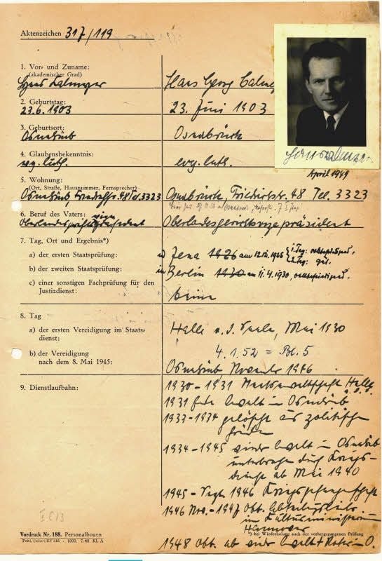 Der Personalbogen Calmeyers aus seiner Personalakte mit den Stationen „Tag der ersten Vereidigung in Halle“ und „1930-1931 Staatsanwaltschaft Halle“