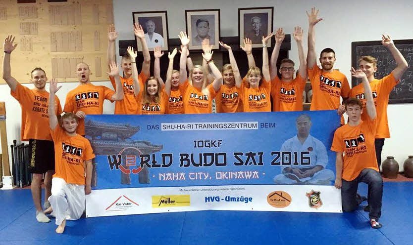 Beim Fototermin waren nicht alle anwesend. Am 18. Juli fahren 18 Karateka der Kampfkunstschule „Shu Ha Ri“ zum Lehrgang nach Japan.