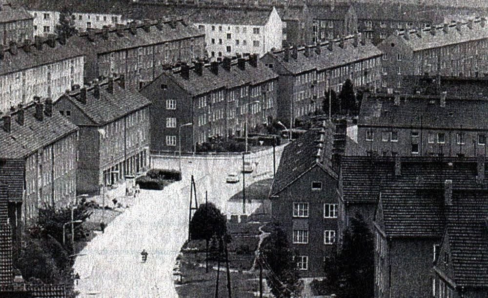 Das Rätselfoto aus der vergangenen Woche: So sah die Straße der Volkssolidarität in der Sangerhäuser Westsiedlung zu früheren Zeiten aus.