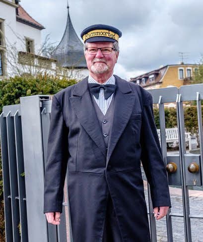 Bademeister Felix Saul bei der Eröffnung der Kneipp-Freiluft-Saison.