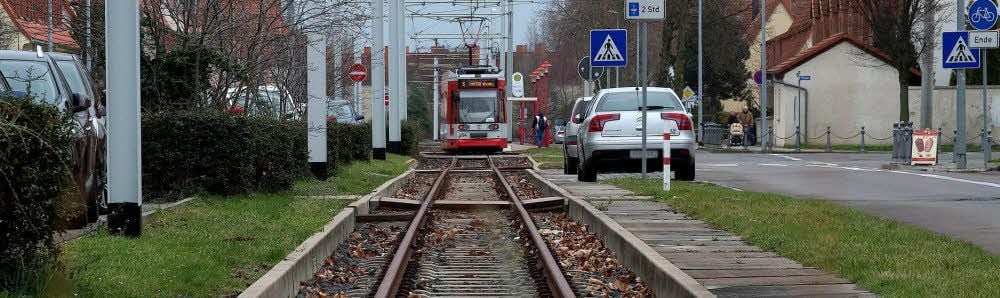 Ist sie künftig seltener im Saalekreis unterwegs? Die Straßenbahnen sollen wie hier in Leuna weniger fahren. So hat es die Havag beantragt.