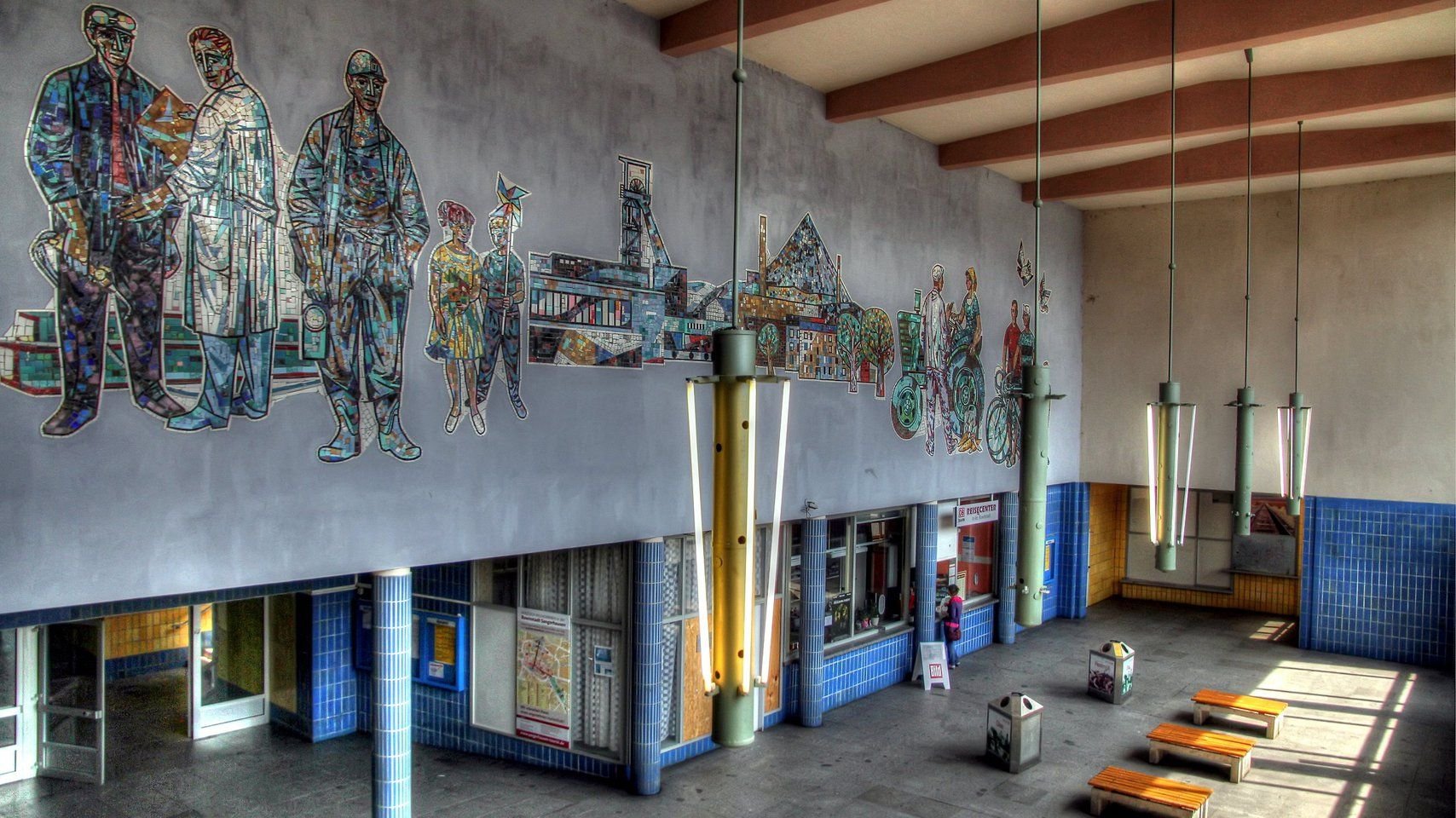 Das Schmied-Motiv im Bahnhof (hier vor dem Umbau) wird erhalten bleiben.