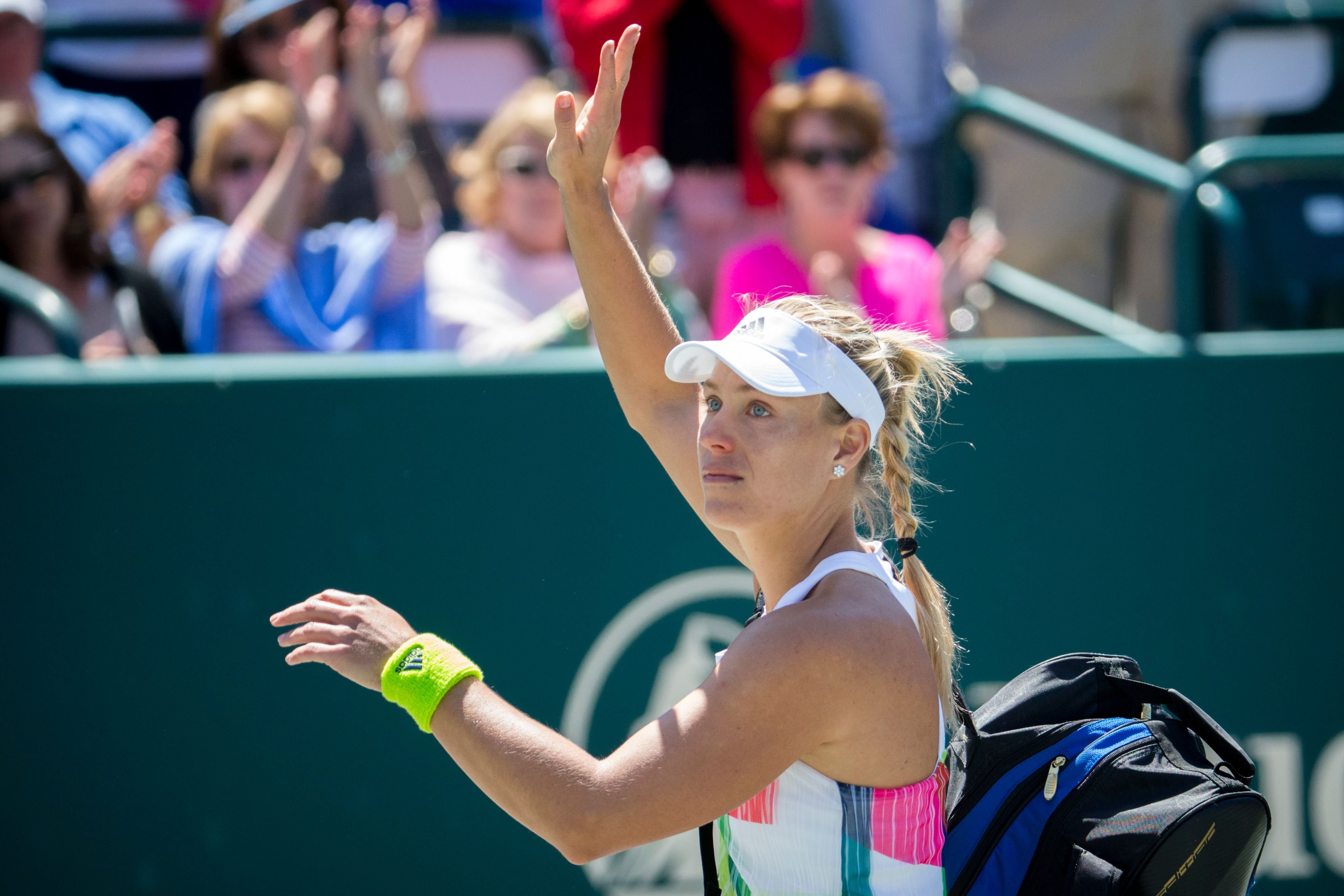 Angelique Kerber ist nach dem Halbfinal-Aus gegen Sloane Stephens auf den dritten Platz der Tennis-Weltrangliste der Damen gefallen
