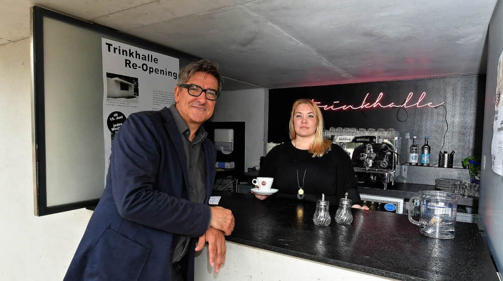 Laura Spang ist eine von drei Mitarbeitern in der Trinkhalle, die von Jörg Klambt betrieben wird.