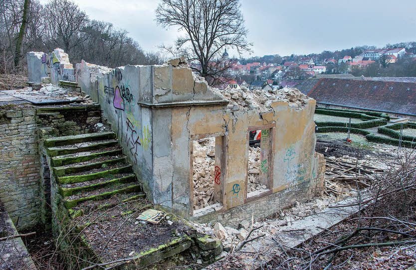Der Abriss des alten Teehauses ist in vollem Gange.
