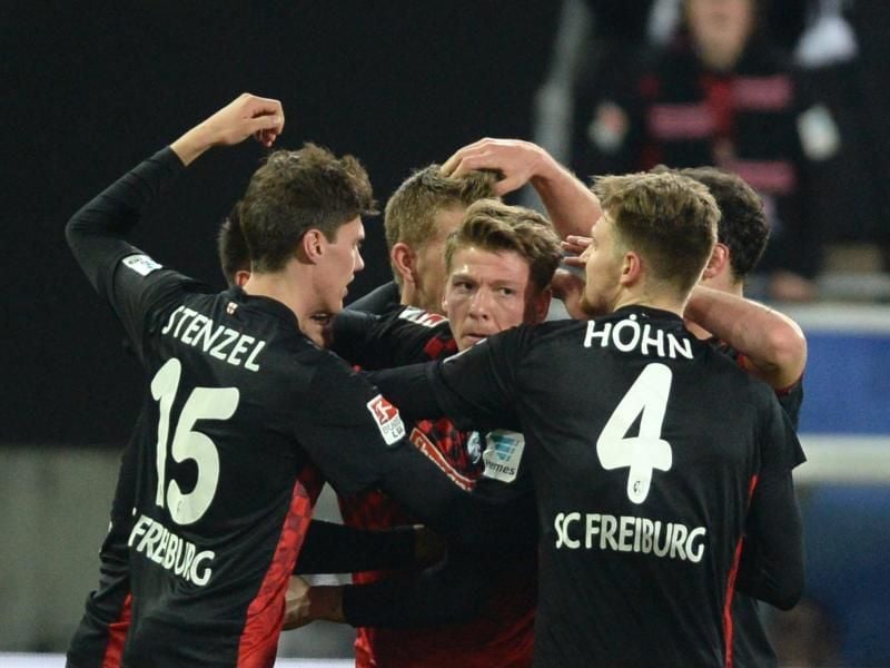Die Freiburger feiern den 1:0-Sieg gegen den Karlsruher SC. Foto: Patrick Seeger