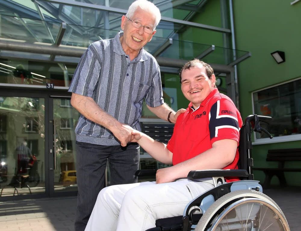 Eine gute Nachbarschaft pflegen Hans-Joachim Engelmann und Stephan in der „Grünen Banane“.