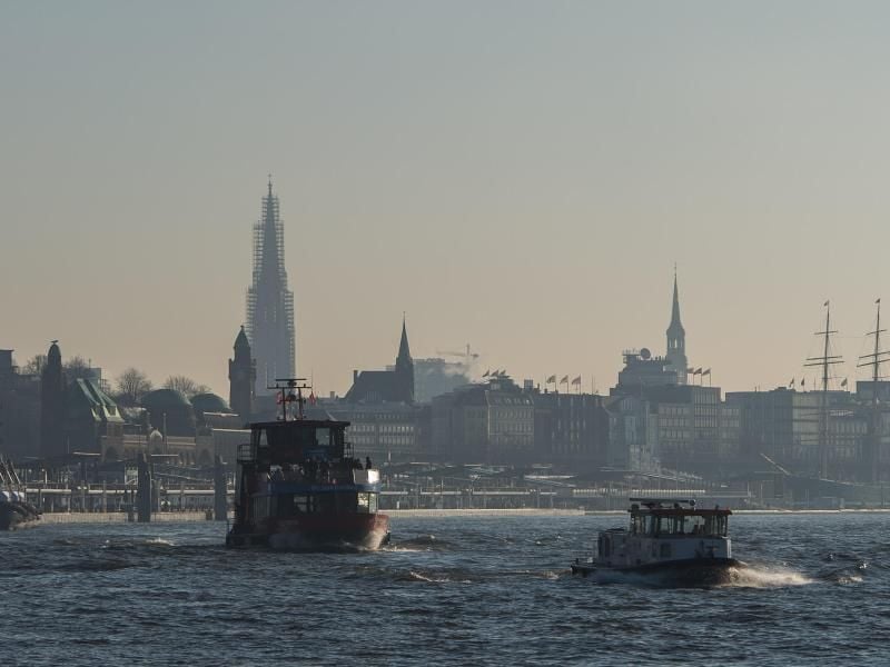 Der Hamburger Hafen ist zu sehen. Foto: Lukas Schulze/Archiv