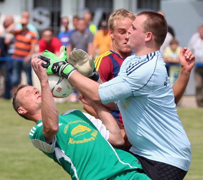 Die Wippraer (grüne Trikots) mussten in der abgelaufenen Spielserie der Kreisoberliga einige Tiefschläge einstecken.
