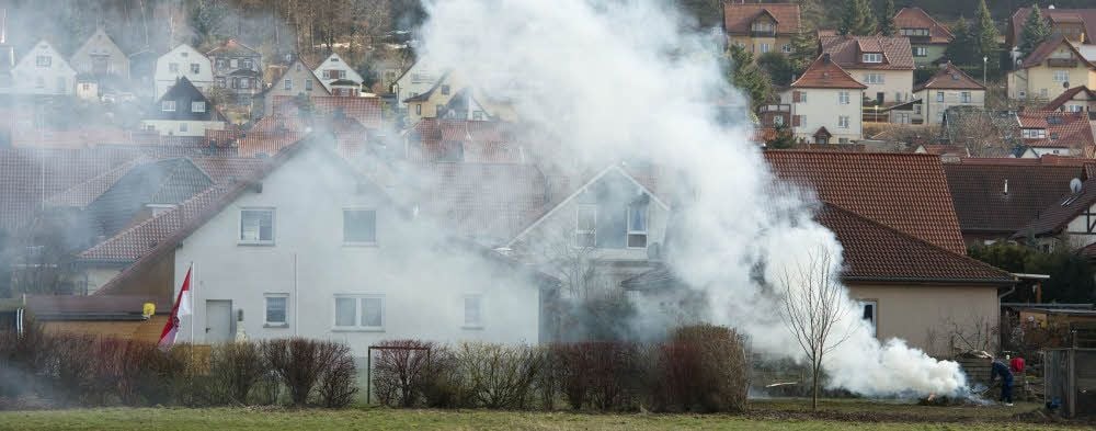 Gartenabfälle zentral sammeln oder individuell verbrennen? Brenntage im Burgenlandkreis erhitzen immer wieder die Gemüter.