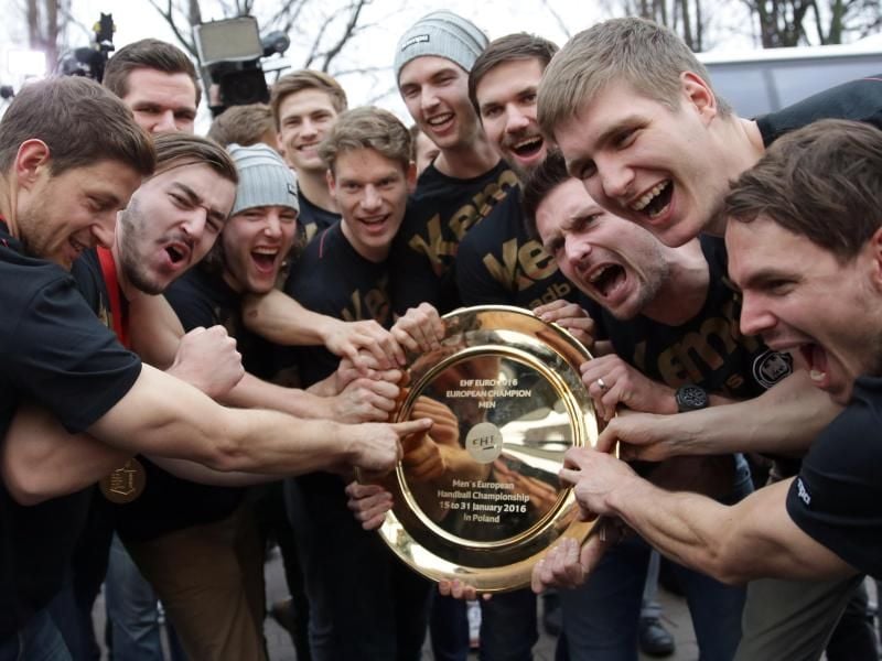 Bundeskanzlerin Angela Merkel wird die deutschen Handball-Europameister empfangen. Foto: Jörg Carstensen
