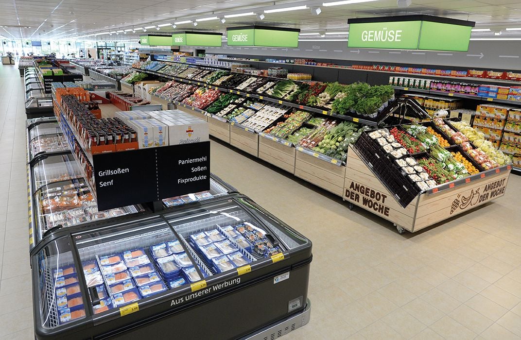 Innenansicht der Aldi Filiale in München-Unterhaching, die im neuen Konzept aufgebaut ist.