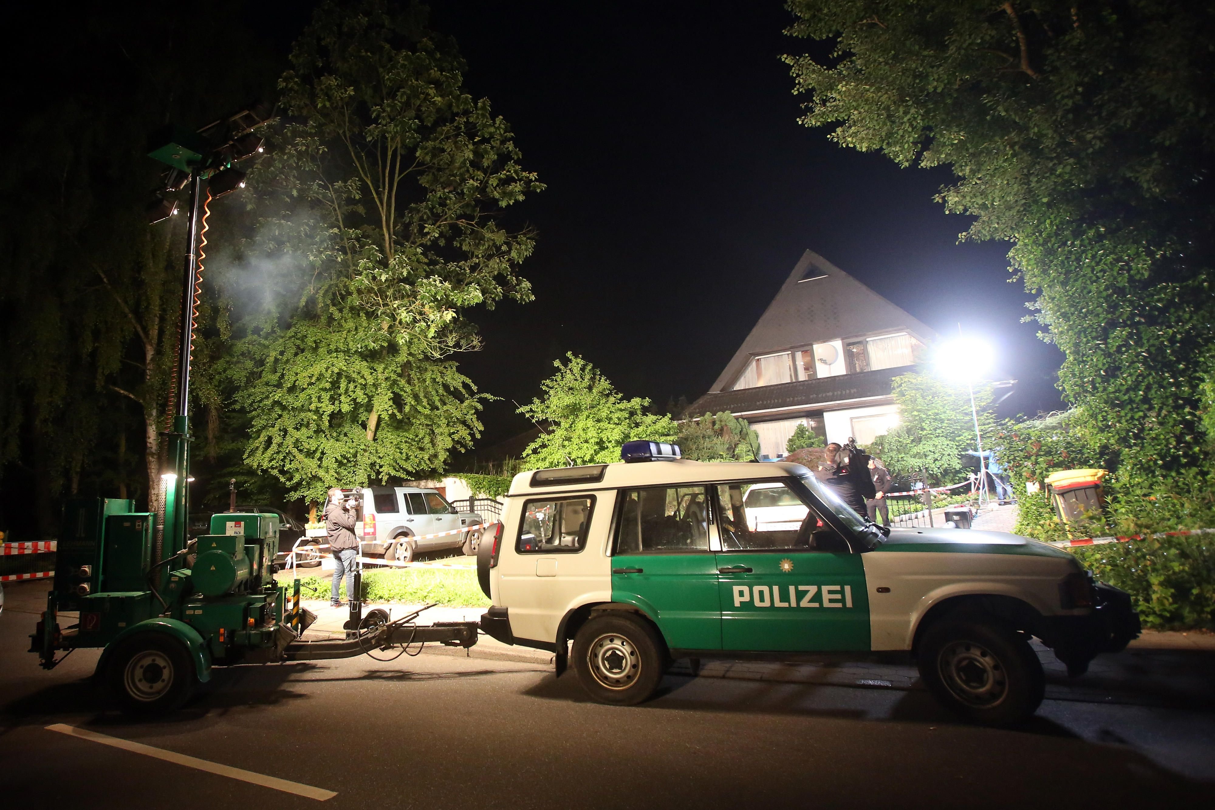 In einem Haus in Hamburg-Schnelsen sollen Schüsse gefallen sein.