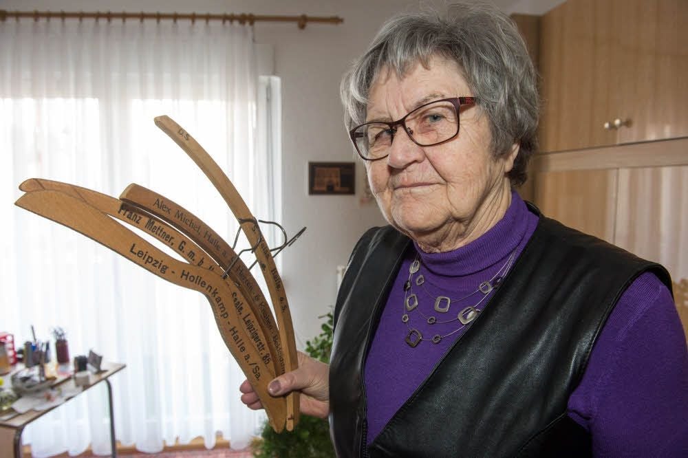 Christel Schilling hat quasi die Geschichte im Kleiderschrank.