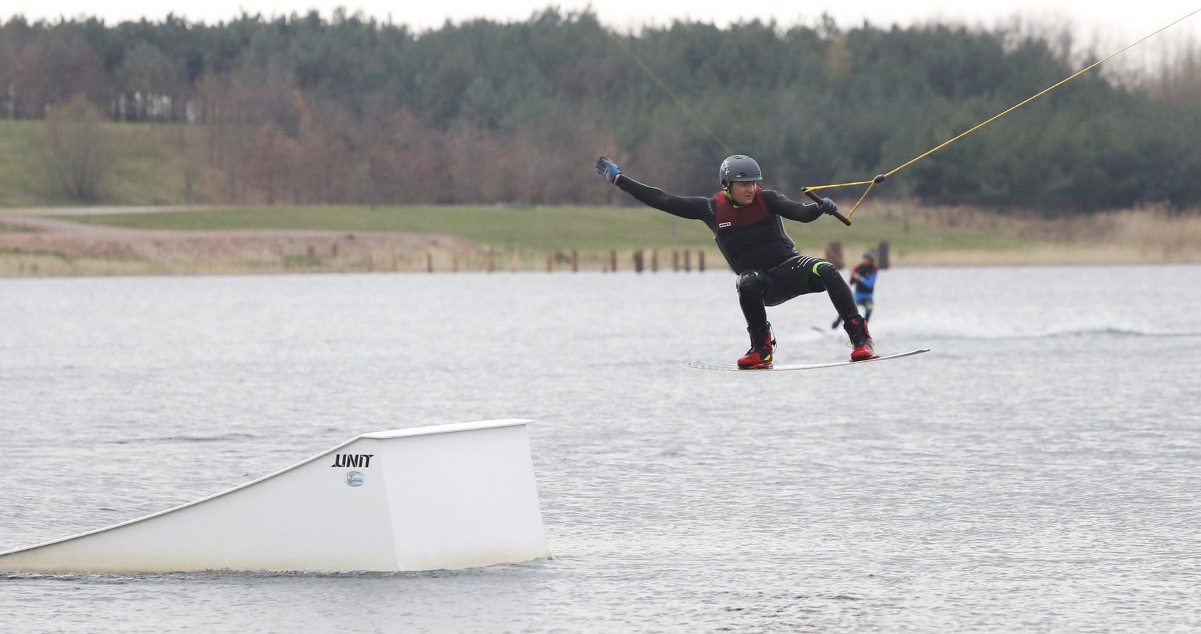 Wakeboarder sind vor allem die Rampen auf dem See eine sportliche Herausforderung.