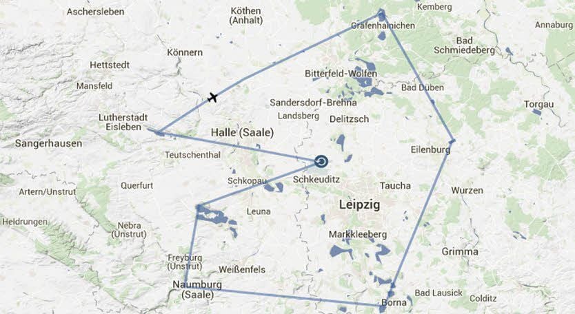 Ein Pilot bietet einen Rundflug über die mitteldeutschen Seen an.