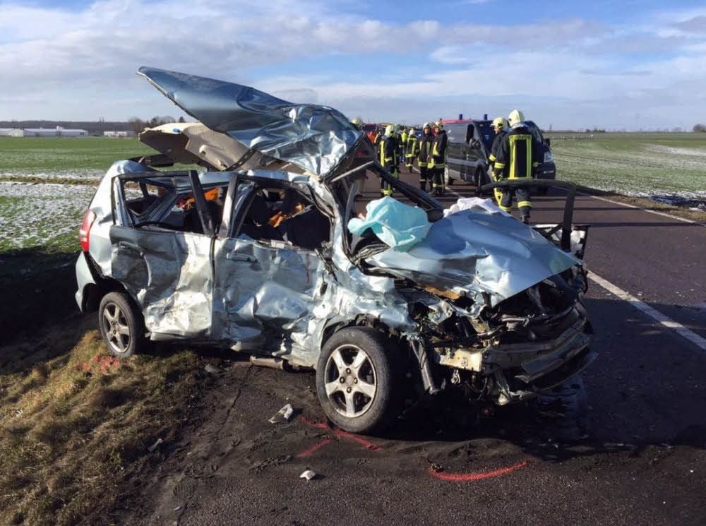 Der Fahrer dieses Honda stieß im Februar 2015 in den Porster Kurven beim Überholen auf der Gegenspur mit einem entgegenkommenden Lkw zusammen. Der Honda-Fahrer überlebte den Unfall nicht.