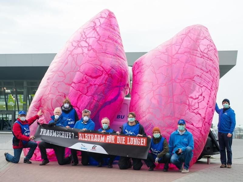 Überdimensionale Lunge soll auf Verantwortung von Sendern aufmerksam machen. Foto: Daniel Bockwoldt