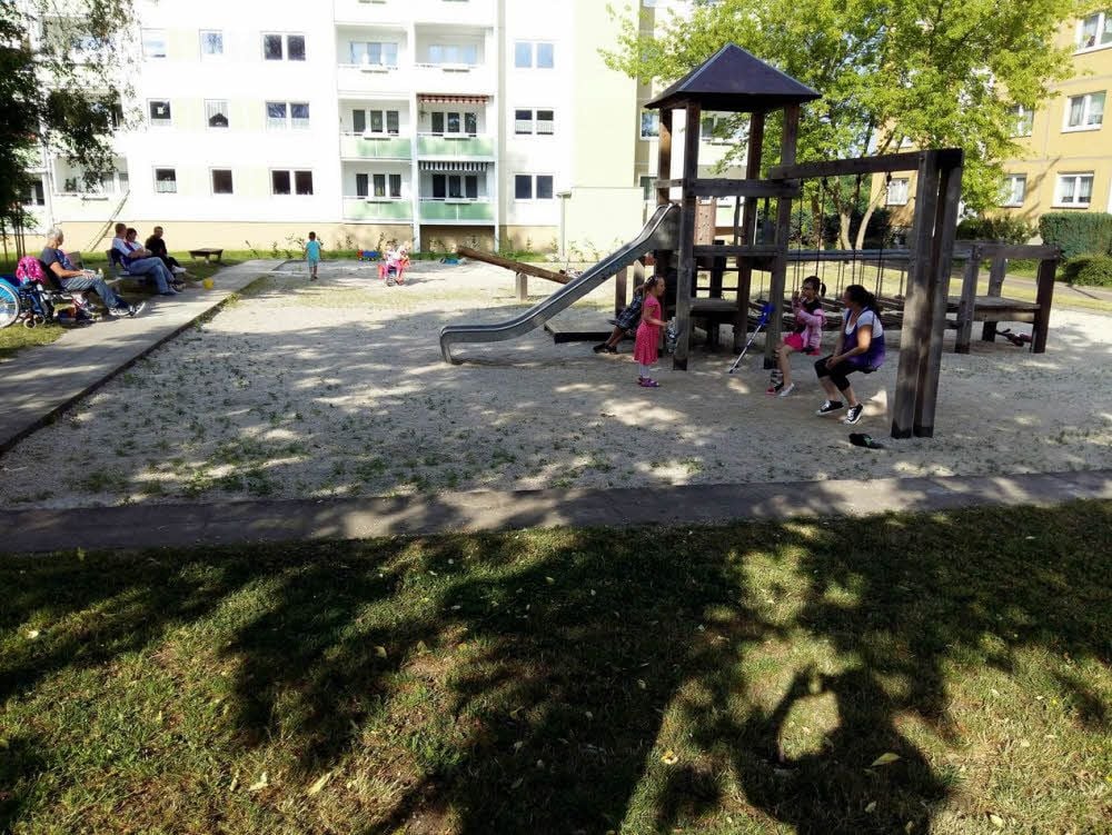 Auf dem Spielplatz ist immer etwas los. Er wird gern besucht.