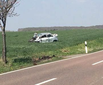Unfall bei Siersleben: Der Pkw ist von der Fahrbahn abgekommen.