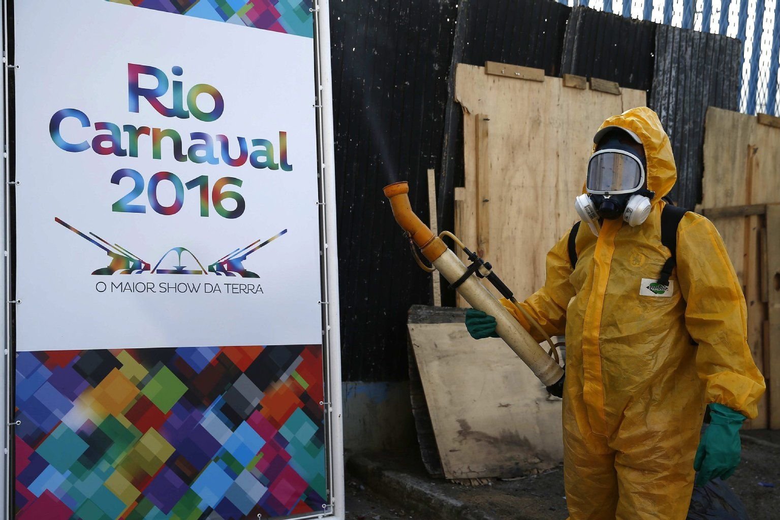 Über 550 Tonnen Anti-Moskitomittel und Pestizide sollen in Brasilien gegen die Mücken, die das Zika-Virus übertragen, eingesetzt werden.