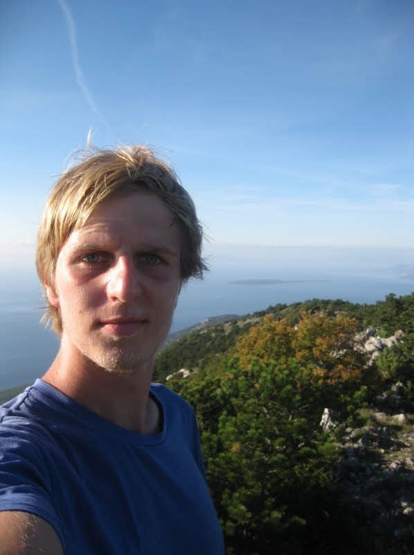 Mit Rucksack und Schild kam Max Reitmeyer schnell nach Dänemark.