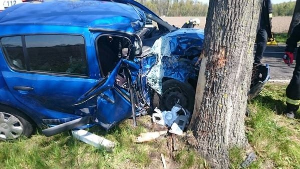 Auf der B107 zwischen Gräfenhainichen und Schköna ist eine 63-Jährige verunglückt. Die Feuerwehr musste die Autofahrerin aus dem Auto befreien. Sie wurde schwer, aber nicht lebensgefährlich verletzt.