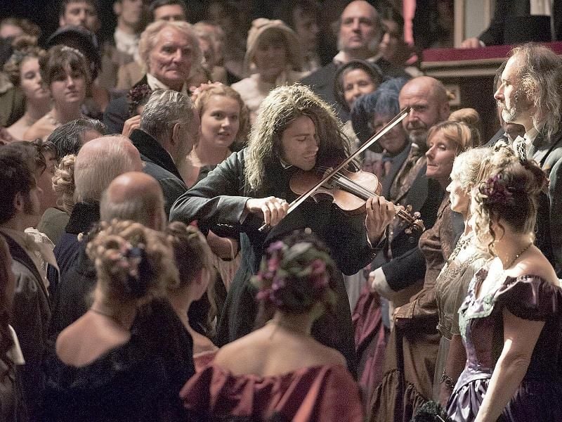 Niccolò Paganinis (David Garrett) Auftritt inmitten des Publikums im Londoner Opernhaus. Foto: BR