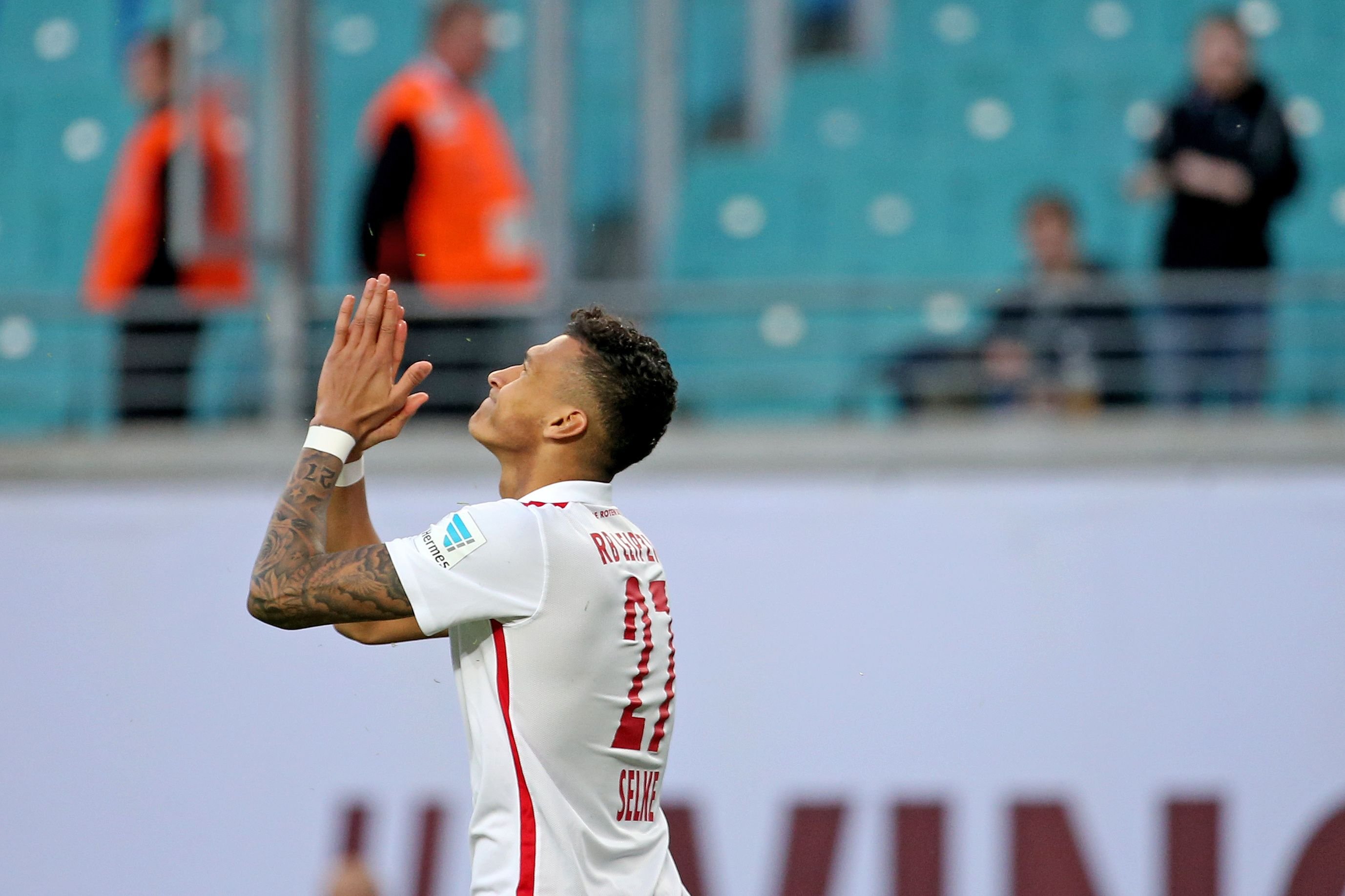 Der Leipziger Davie Selke verzweifelt nach einem Fehlschuss.