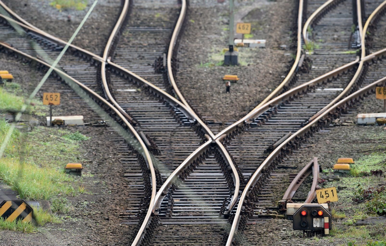 Kabeldiebe haben den Zugverkehr zwischen Chemnitz und Riesa lahmgelegt.