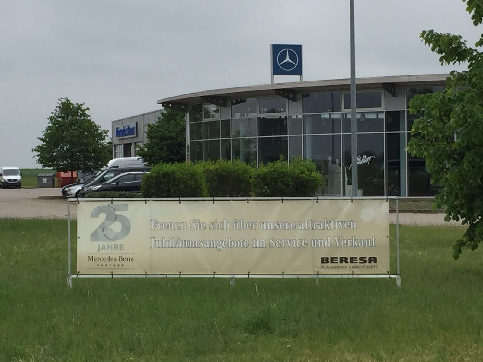 Das Bernburger Mercedes-Autohaus im Gewerbegebiet Dröbel hat ab 1. Oktober dieses Jahres einen neuen Eigentümer.