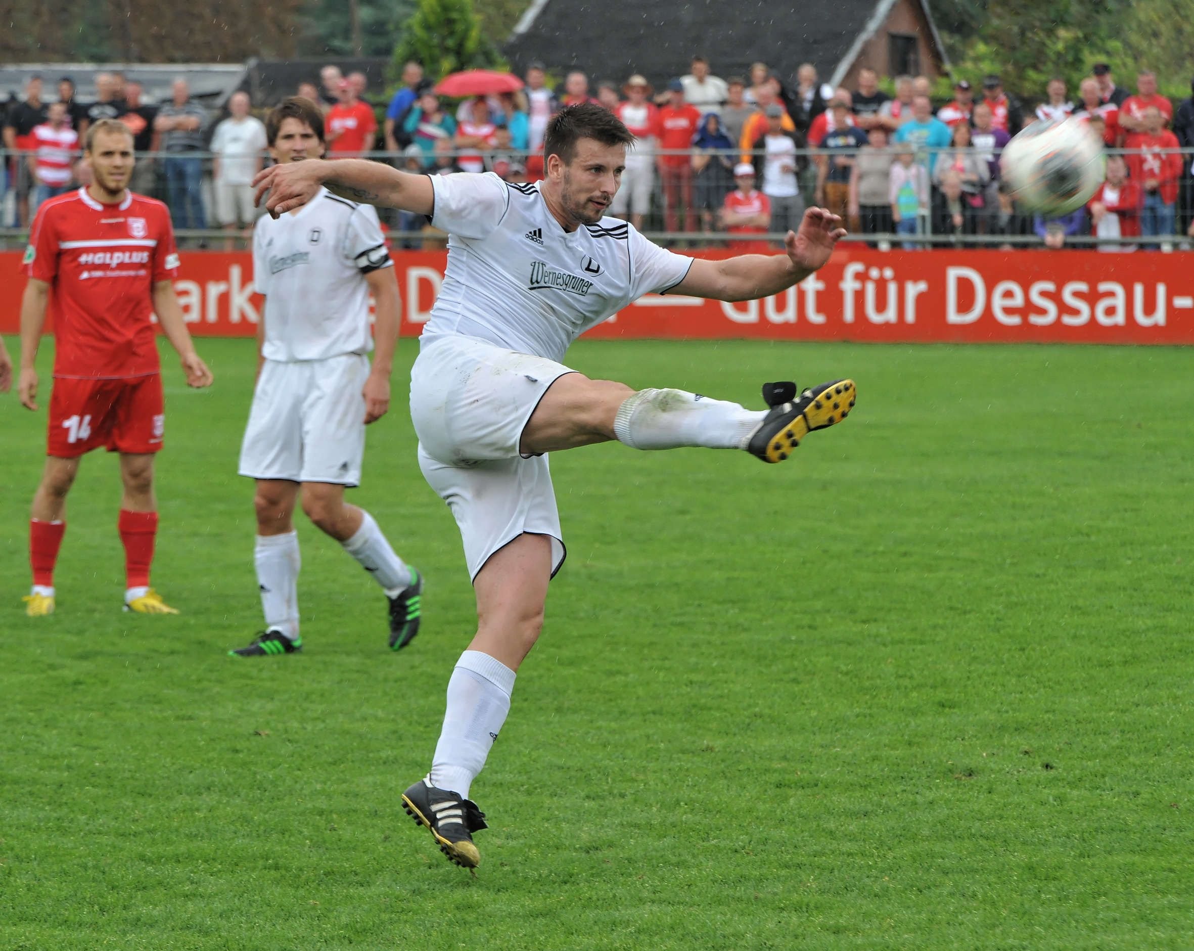 Holger Koppeng spielte einst beim SV Dessau 05, jetzt wird er Trainer bei der TuS Kochstedt.