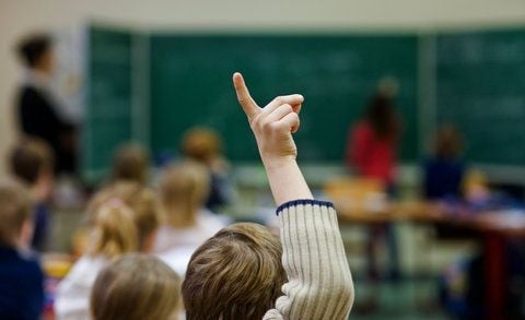 Kinder in einem Schulzimmer