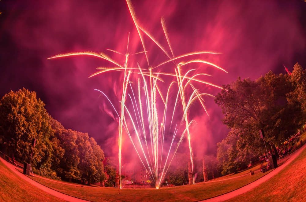 Darauf darf sich Merseburg freuen: Auch beim Schlossfest im vergangenen Jahr zündete Mark Schmidt das Höhenfeuerwerk.