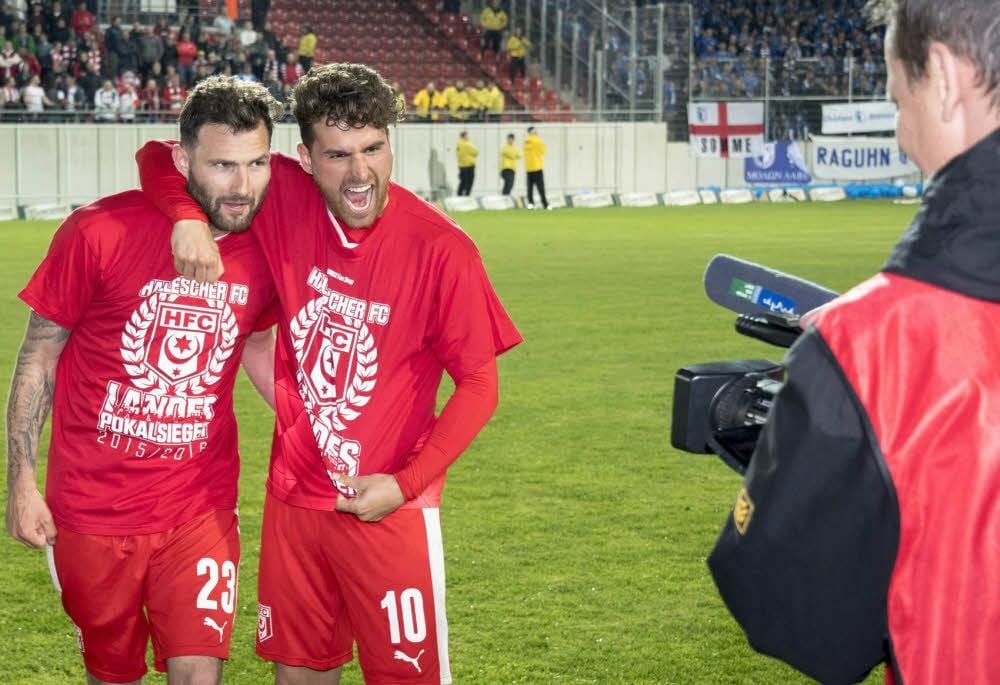 Den Sieg im Landespokal feierten Selim Aydemir (r.) und Sascha Pfeffer noch gemeinsam. Zur neuen Saison trennen sich die Wege von beiden.