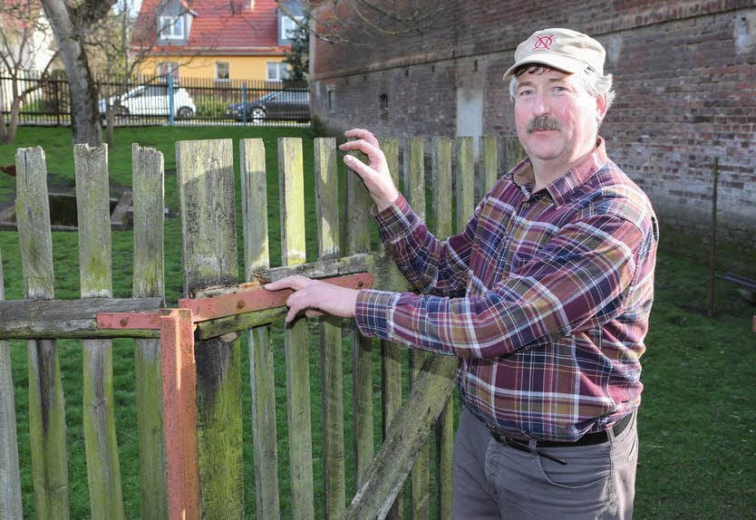 Reinhard Dämmerich hat viel zu tun an seinem Grundstück. Es ist etliches liegengeblieben, als er noch auf die Umsiedlung hoffte.