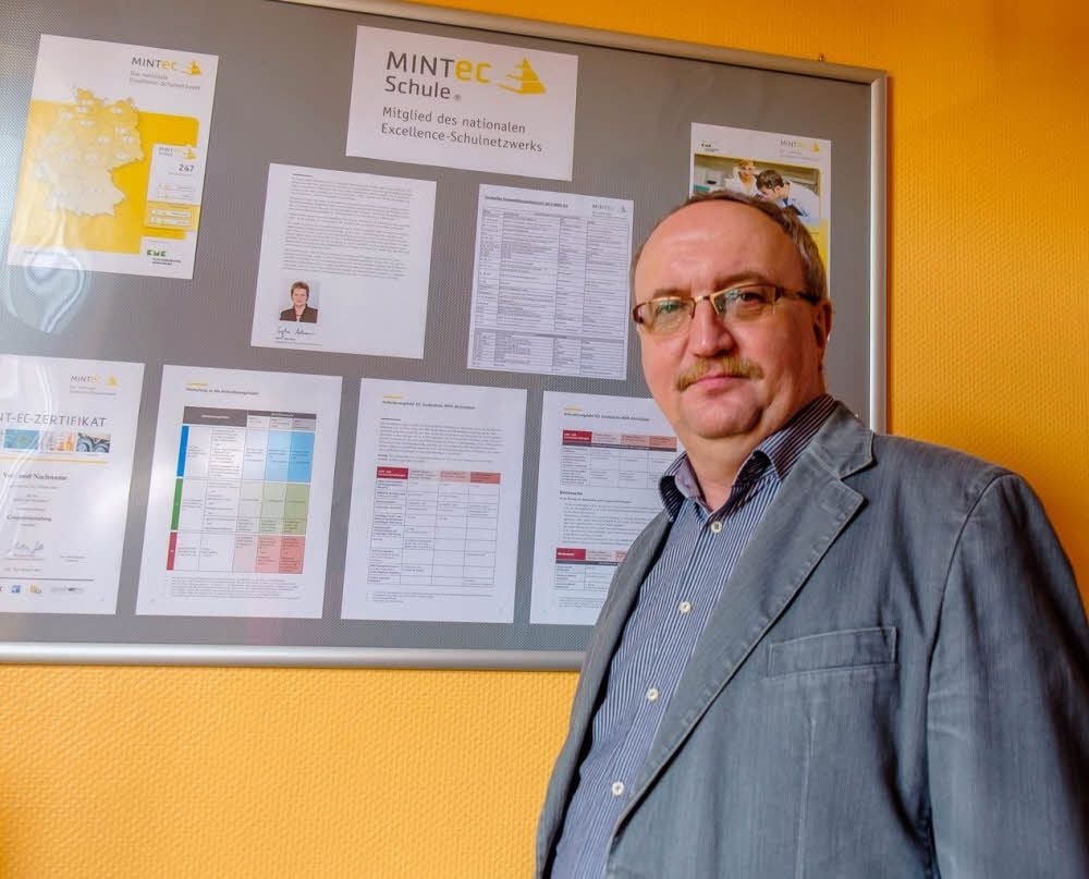 Schulleiter Roland Franke ist stolz auf die Leistungen seiner Lehrer und Schüler.