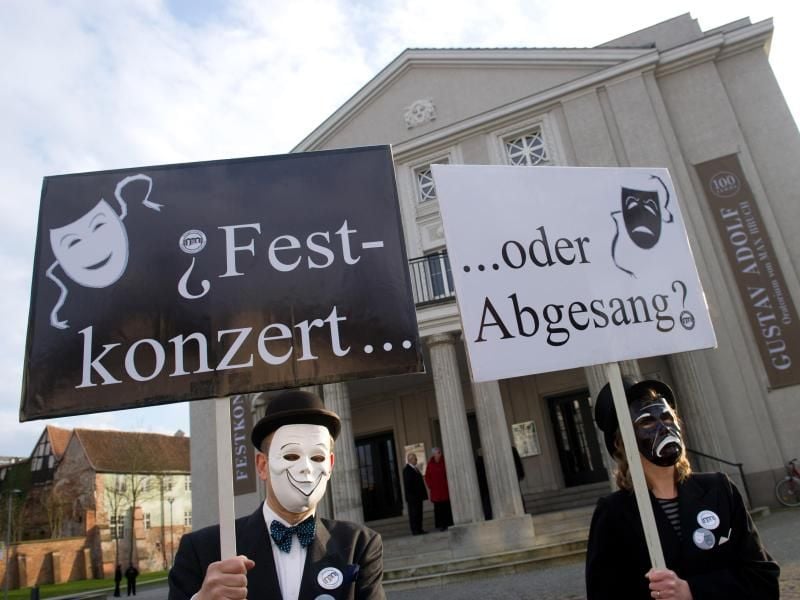 Demonstration der Initiative TheaterLeben: «Festkonzert oder Abgesang?» Foto: Stefan Sauer