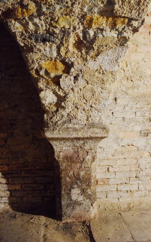 Ungefähr vor 500 Jahren wurde dieser Pfeiler in einem der Keller gesetzt.
