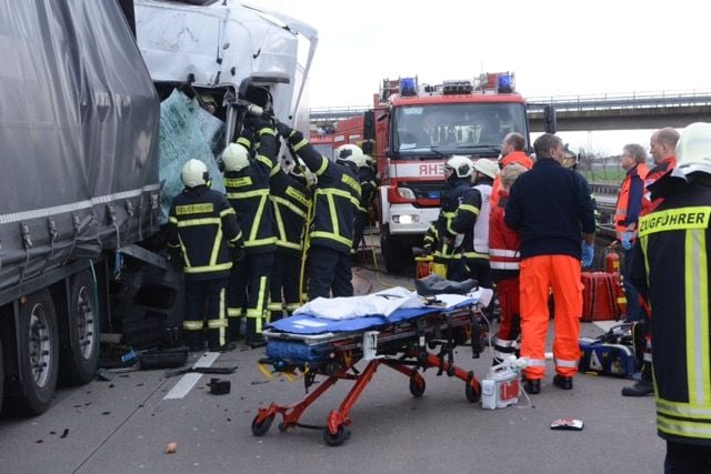 Rettungseinsatz nach Unfall auf A14