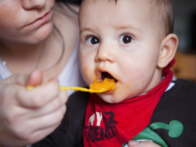 Die Zahl der Geschmacksknospen im Mundbereich ist bei Kleinkindern besonders hoch - das Essen sollte also nicht zu würzig sein. Foto: Silvia Marks