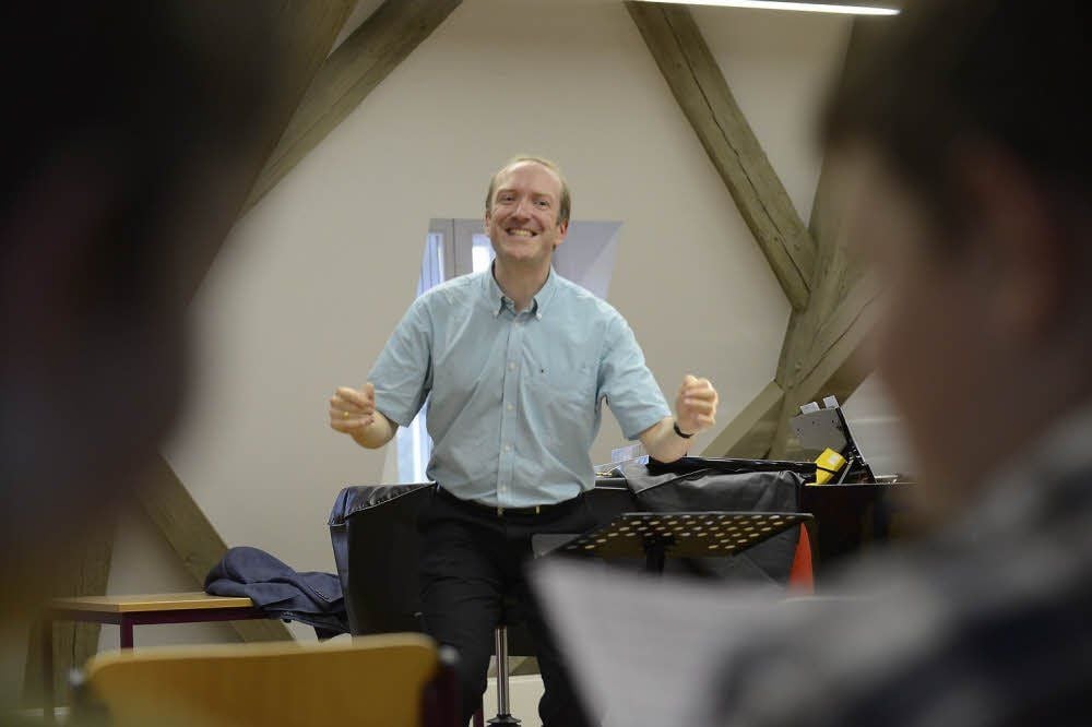 Mit Engagement und Freude: Clemens Flämig leitet seit November den Stadtsingechor in Halle.