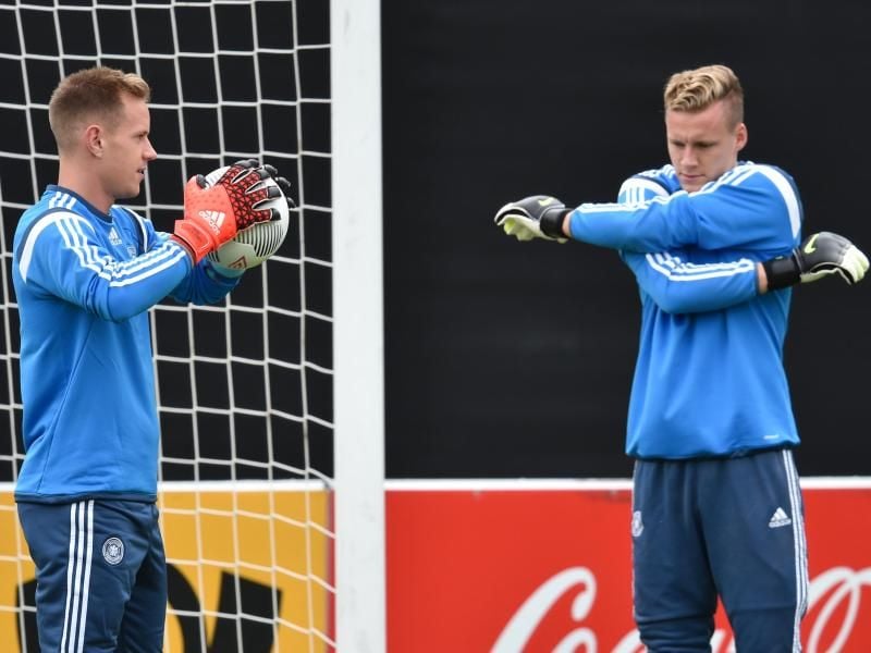Marc-André ter Stegen (l) und Bernd Leno sind die Ersatzleute im Tor. Foto: Arne Dedert