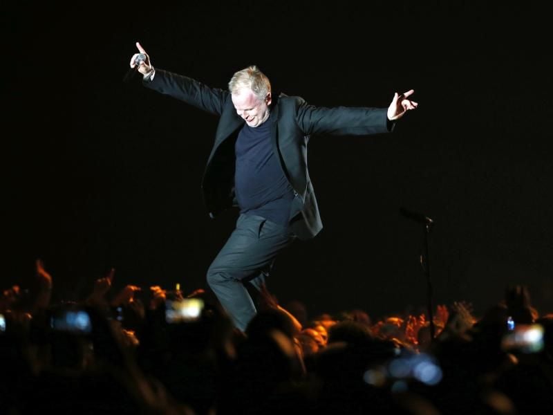 Herbert Grönemeyer singt und tanzt. Foto: Jan Woitas