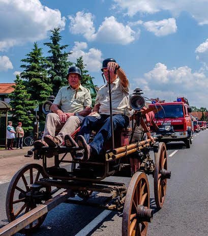 Das erste Fahrzeug der Feuerwehr: mit Alterskameraden