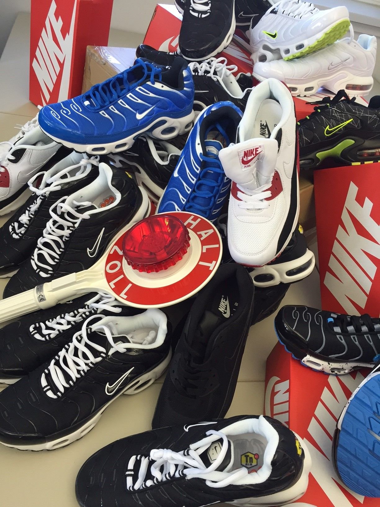 Über 46.000 Paar geälschte NIKE-Sportschuhe hat der Zoll in Hamburg sichergestellt.