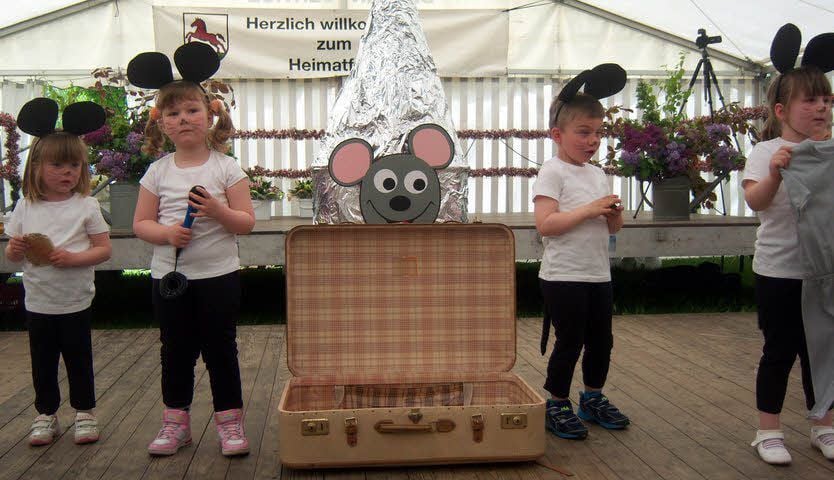 Wenn in Groß Naundorf Heimatfest gefeiert wird, gehört der Auftritt der Kita-Kinder am Sonnabendnachmittag (hier 2015) mit dazu.