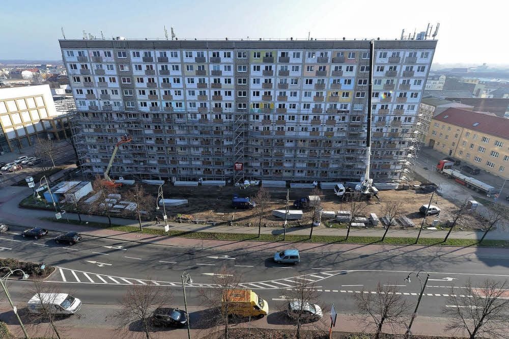 Großbaustelle in der Antoinettenstraße: Bei der Genralsanierung dieses Blocks müssen die Mieter viel Lärm aushalten.